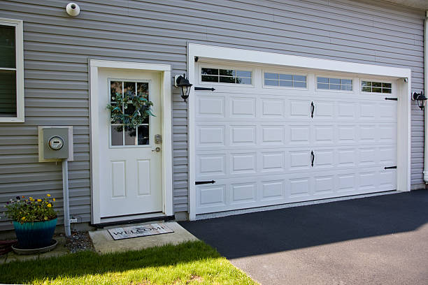 24/7 Emergency Garage Door Panel Replacement experts in Linton, IN
